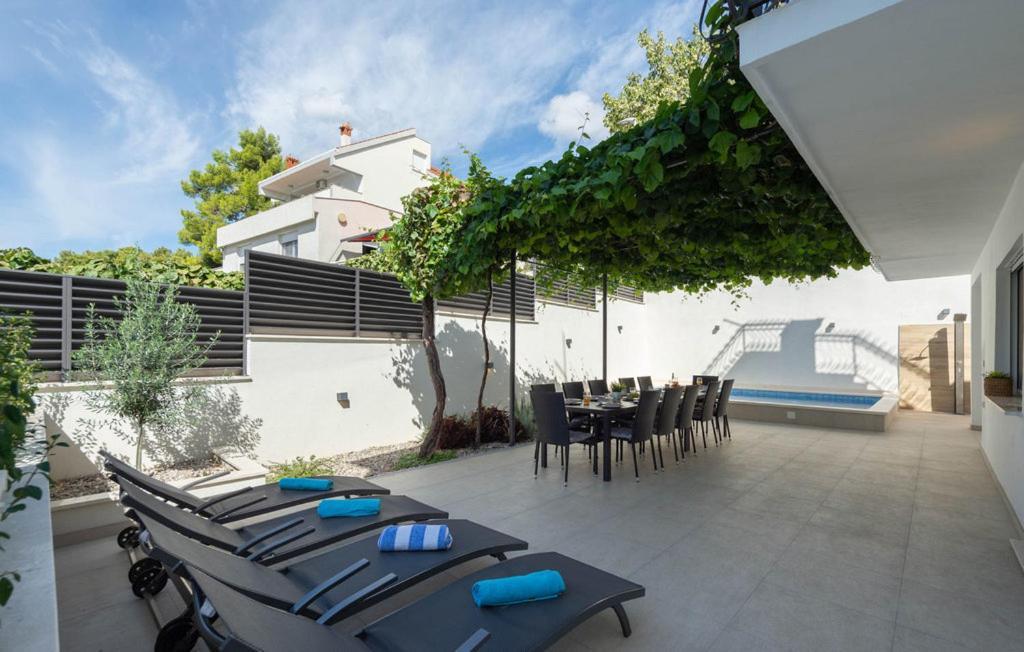 Villa Marante With Heated Private Pool Podstrana