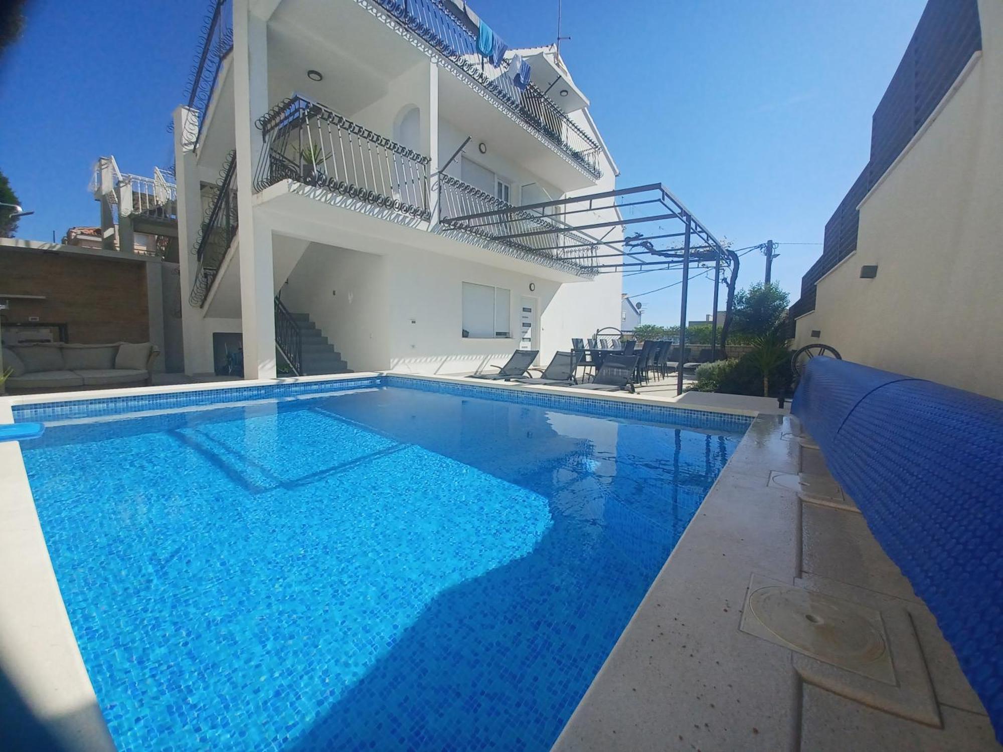 Marante With Heated Private Pool Podstrana
