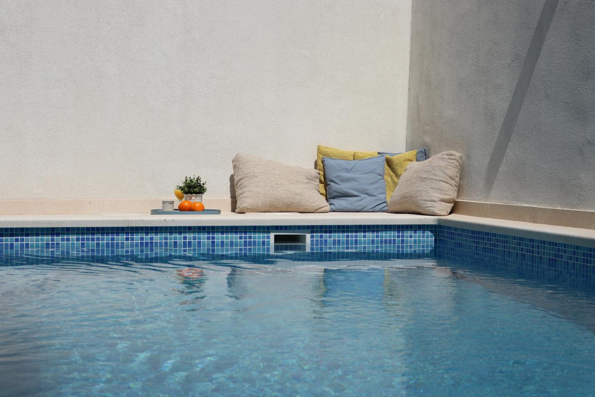 Marante With Heated Private Pool Podstrana